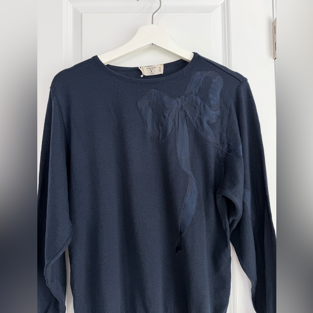 Vintage Valentino Studio Womenโs Wool Bow Appliquรฉ Sweater Navy Blue Size 8